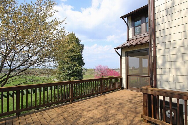 Building Photo - Beautiful Country Home With Picturesque Views