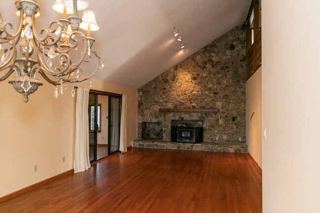 Building Photo - 5156 Mineral Springs Mountain Ave