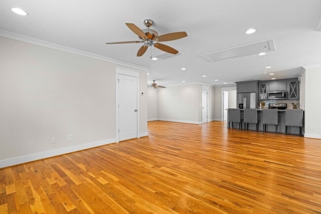 Building Photo - Studio Garage Apartment