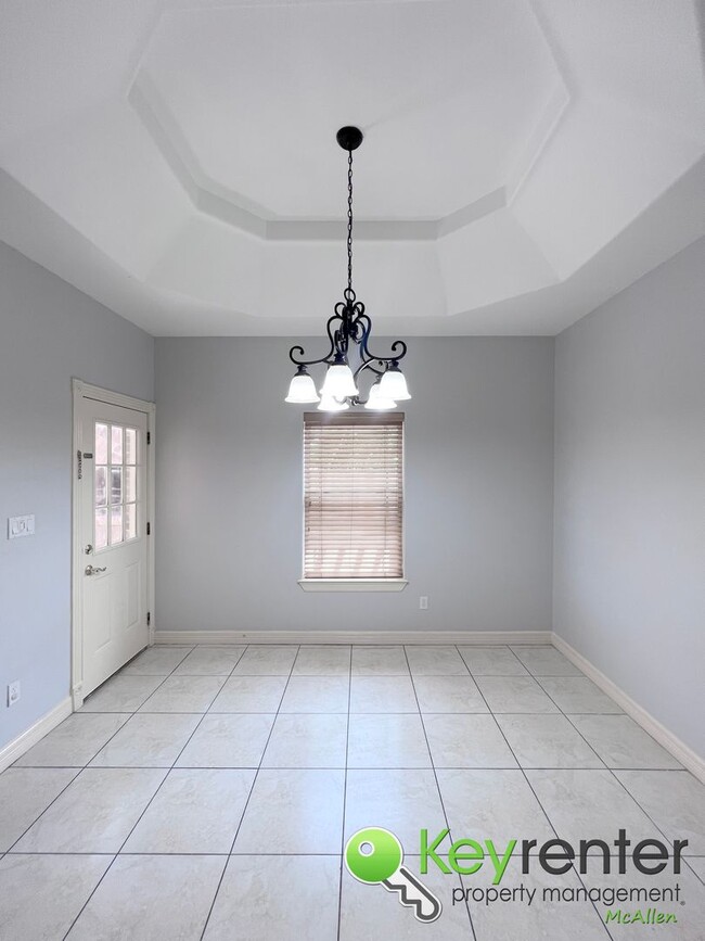 Building Photo - 3Bed/2Bath Gorgeous and move in ready.  (S...
