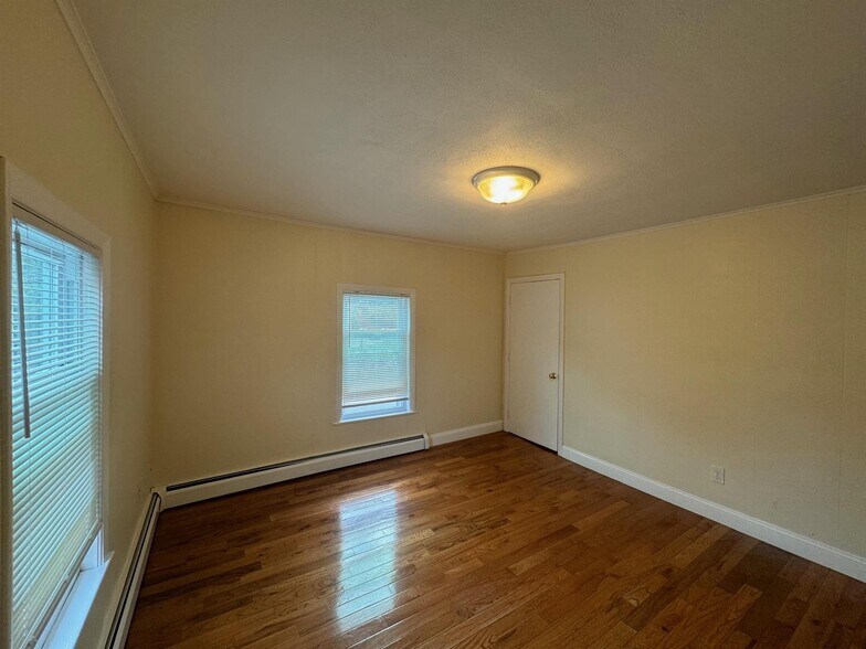 Building Photo - 213 Beacon St