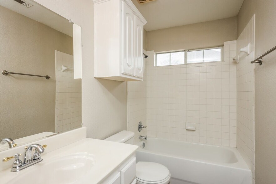 Building Photo - 100 Silverwood Dr