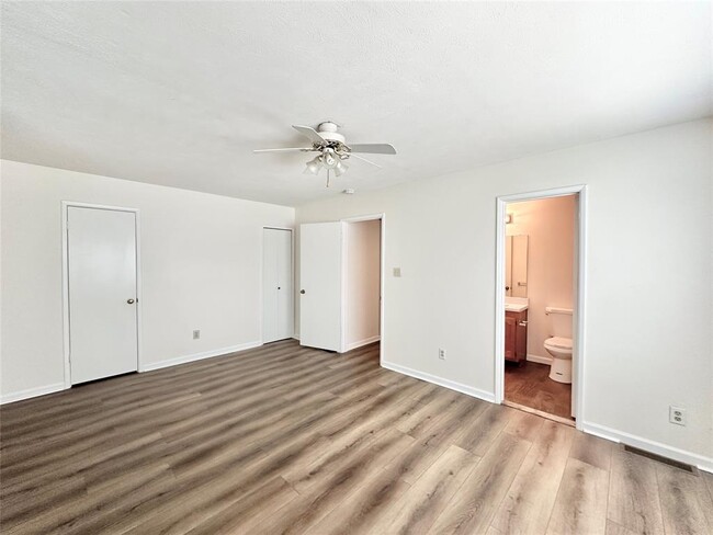 Building Photo - 10118 Spotted Horse Dr