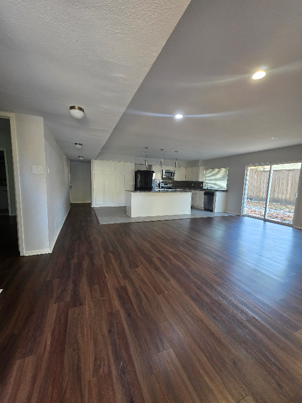 Building Photo - 2808 Charter Oak Dr