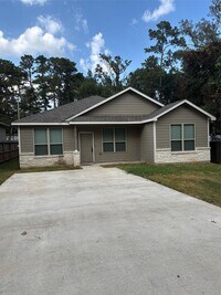 Building Photo - 20130 Parkway Ln