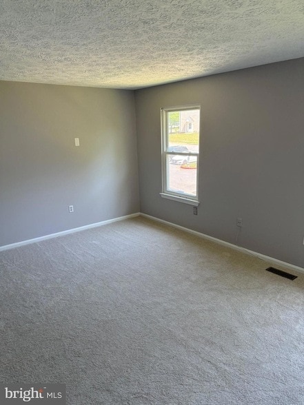 Building Photo - 2712 Red Oak Ln