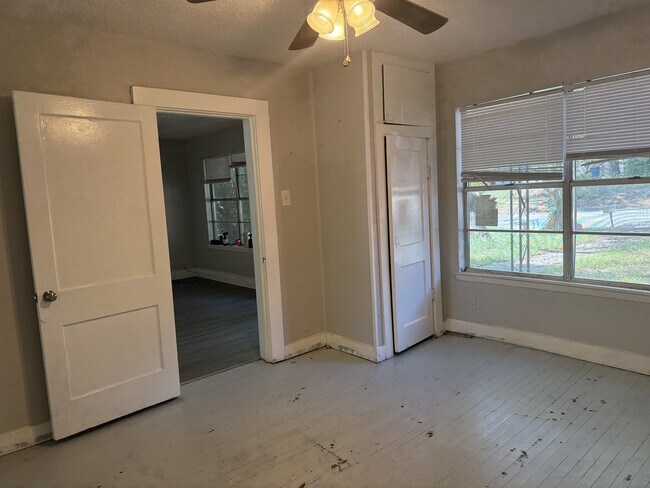 Building Photo - 314 W Murray St