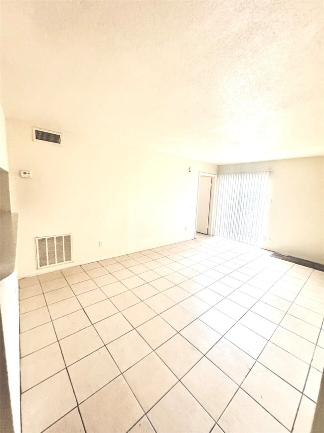 Building Photo - 717 Richcrest Dr