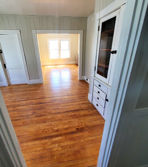 Dining Room with built-in - 250 Laurel St