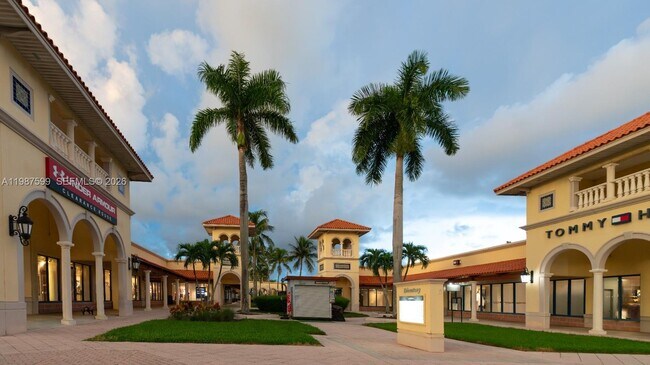 Building Photo - 137 NE 3rd St