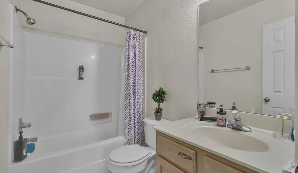 Bedroom 2 shower - 899 Sagewood Trl