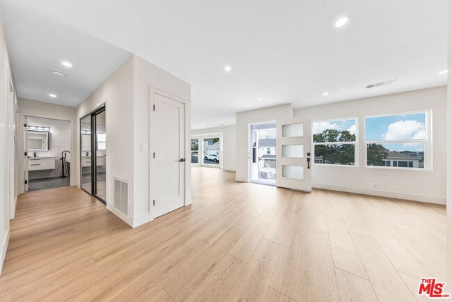 Building Photo - 5455 Harcross Dr