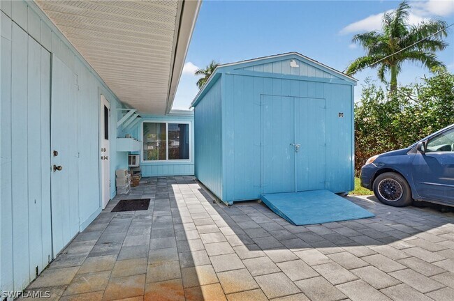 Building Photo - 1189 6th Ln N