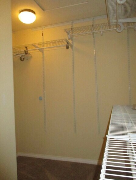 Building Photo - 7821 Daisy Cir