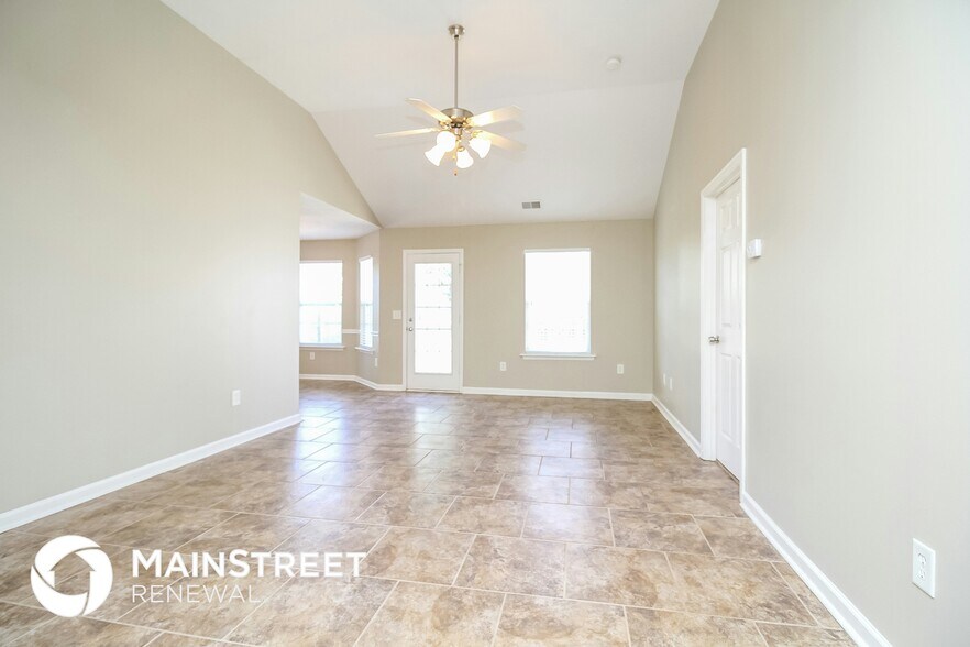 Building Photo - 245 Grovedale Trce