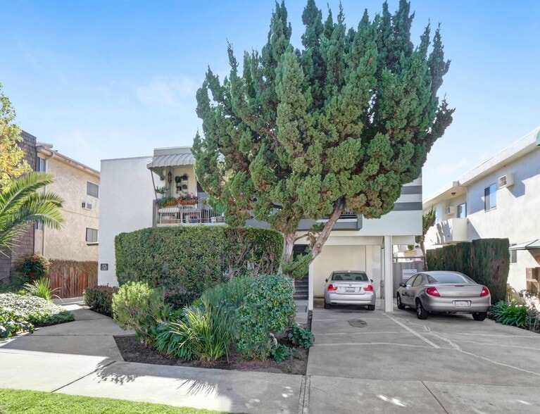 Building Photo - 3625 Mentone Ave