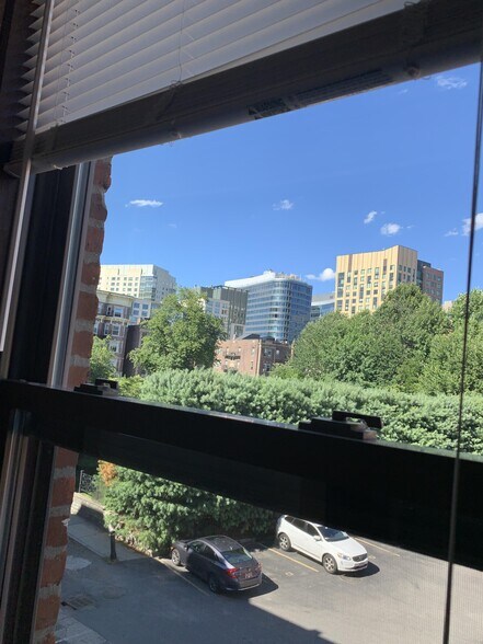 Building Photo - 185 Park St