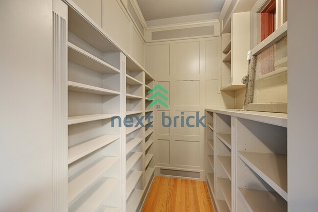 Building Photo - A classic vintage house ready to rent