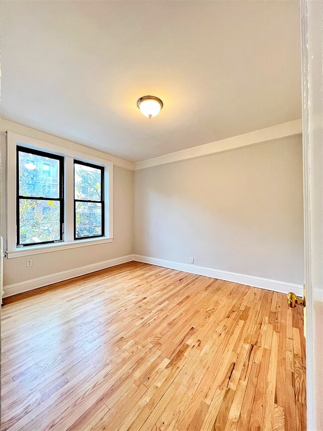Building Photo - 30-90 33rd St