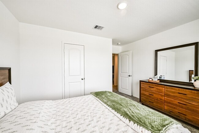 Building Photo - 21223 Riverdew Dr
