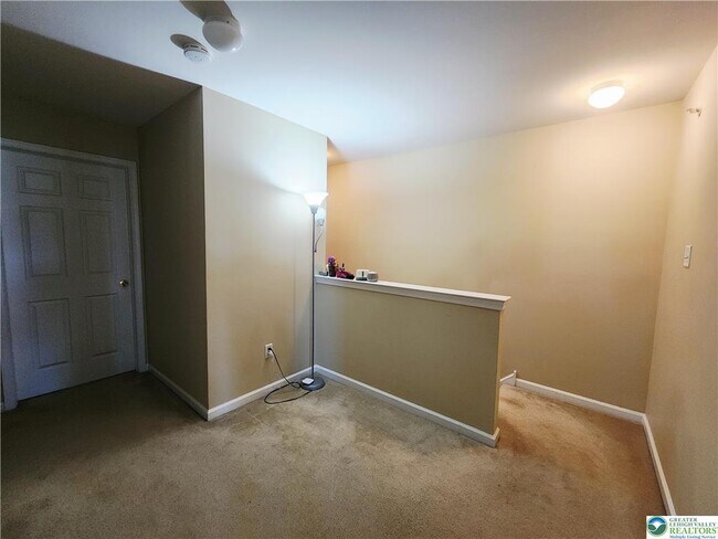Building Photo - 972 King Way