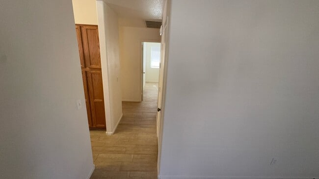 Building Photo - 505 S 93rd Pl