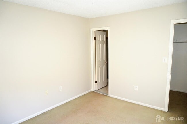 Building Photo - 62 Colleen Ct