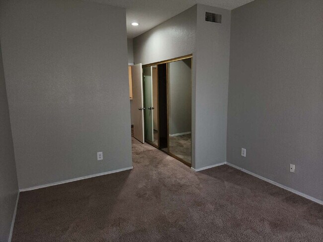 Building Photo - 2 Bed/2 Bath Condo in Tempe with Great Ame...