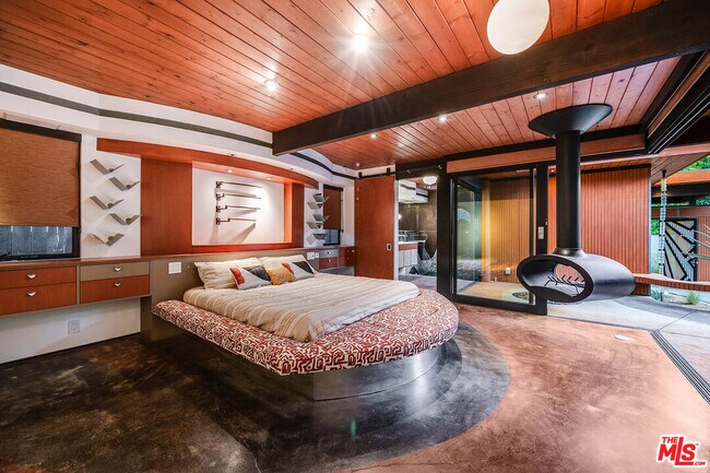 Building Photo - 22277 Buenaventura St