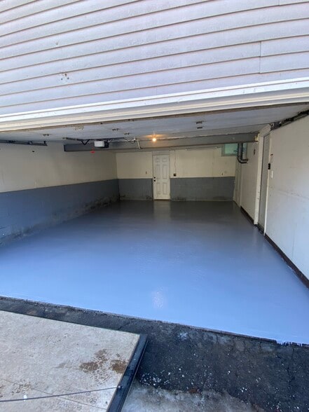 Building Photo - 85 Trottingham Ct