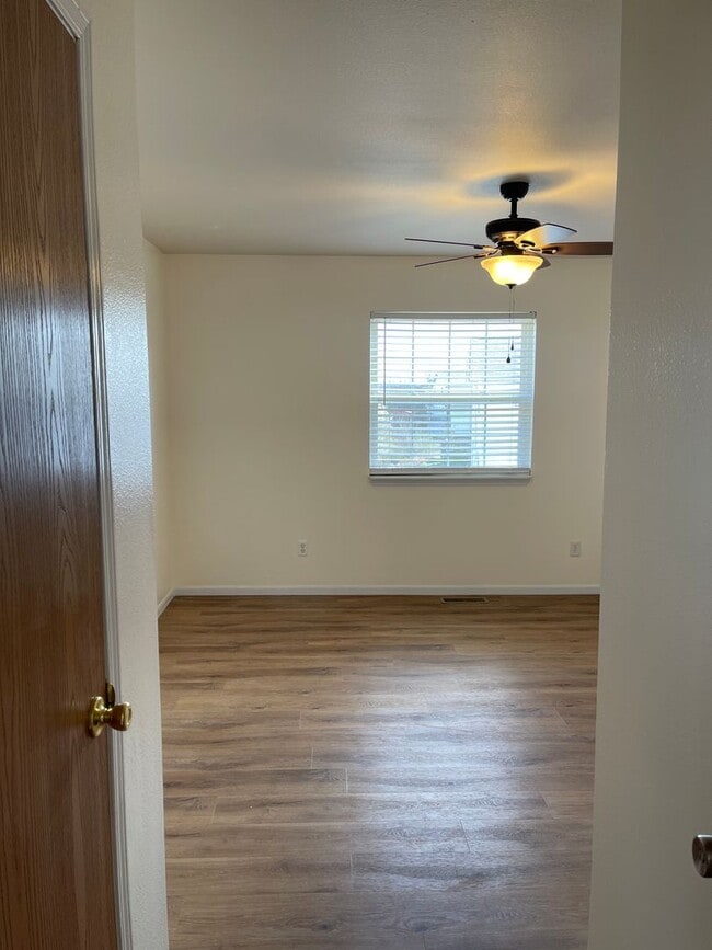 Building Photo - 16830 Huntington Ln