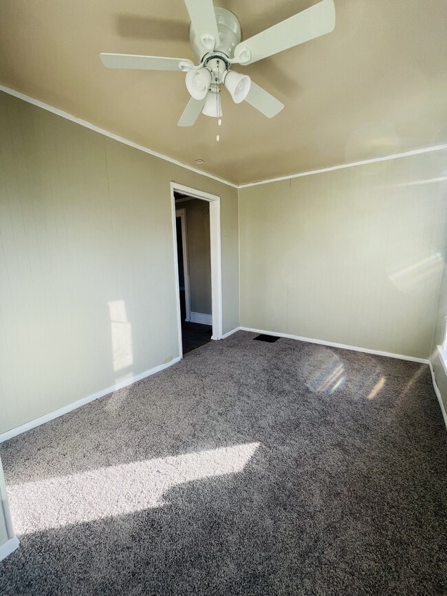 Building Photo - 735 E College Ave