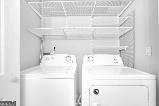 Building Photo - 1104 Pine Heights Dr NE