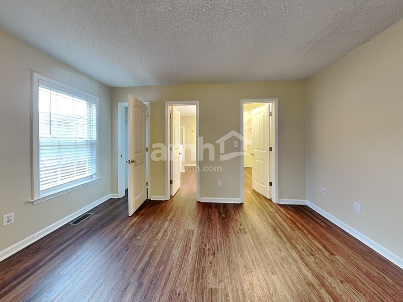Building Photo - 5 Stonington Way
