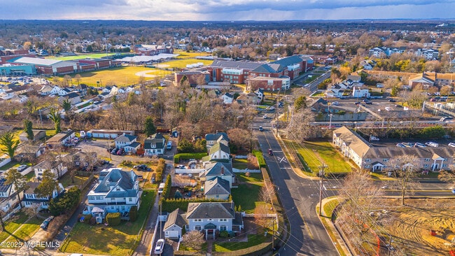 Building Photo - 146 Bath Ave