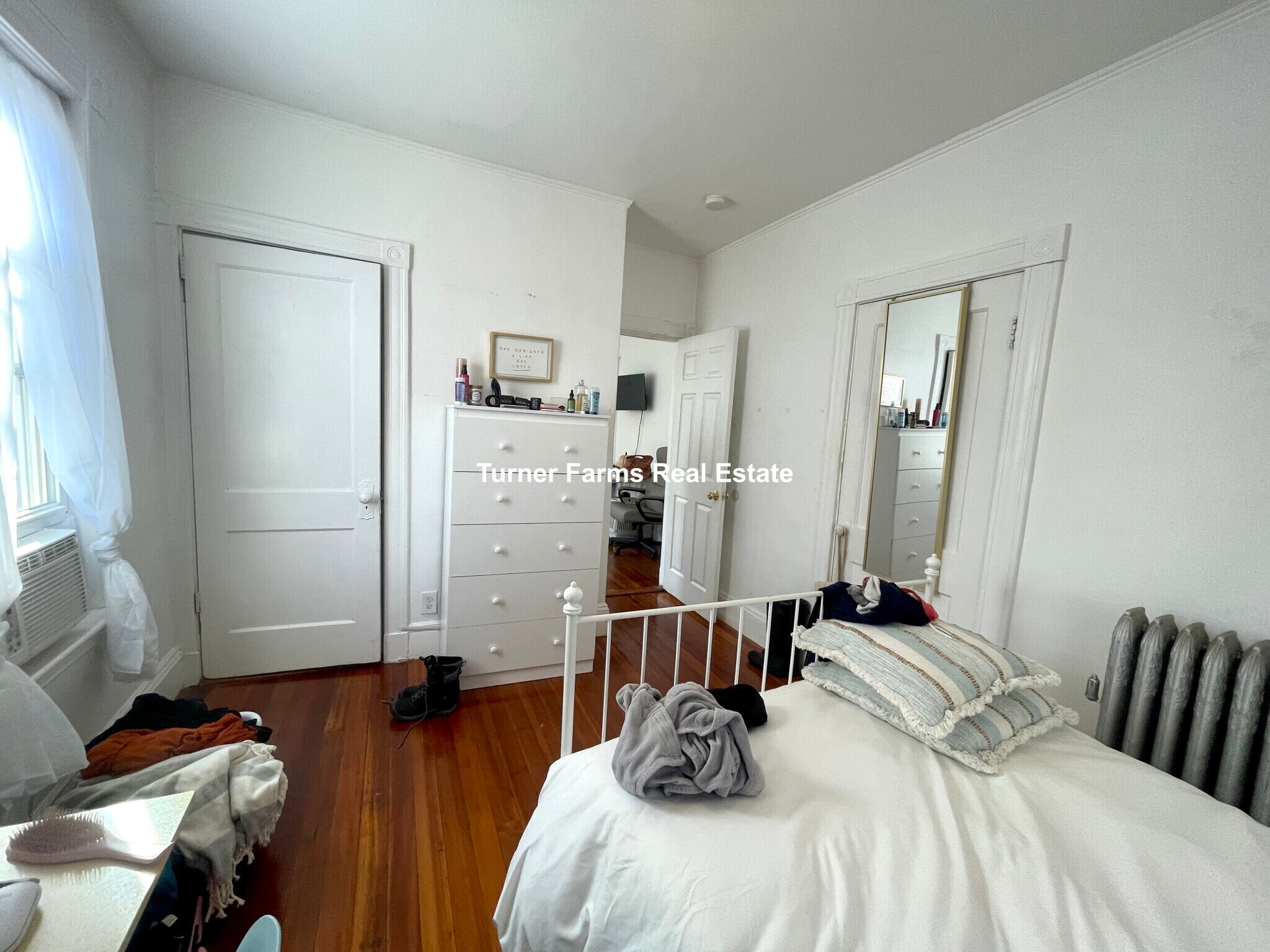 Building Photo - 162 Kelton St