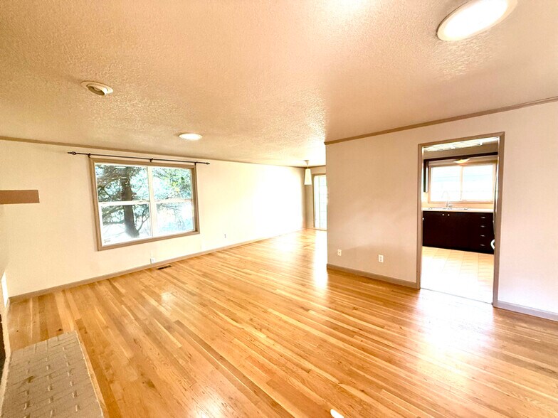 Building Photo - 9087 SW Monterey Pl