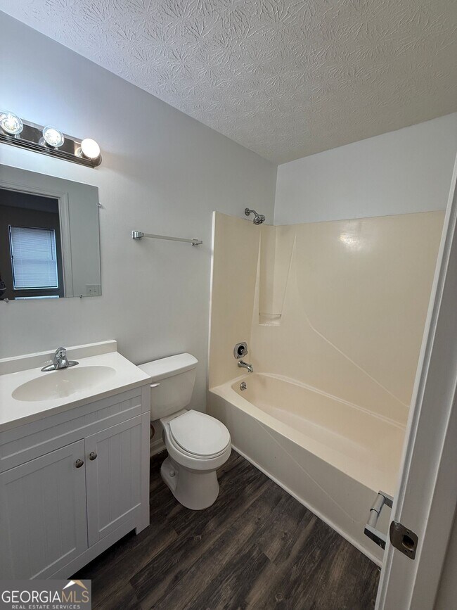 Building Photo - 111 Vintage Ct