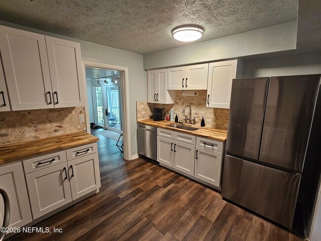 Building Photo - 7269 Balboa Rd