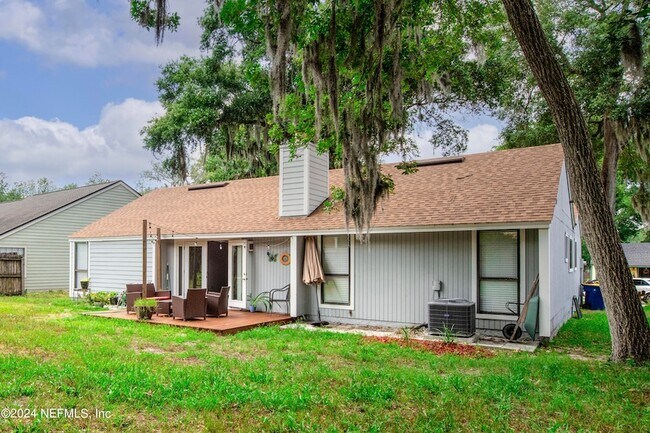 Building Photo - 11448 Sugar Maple Pl S