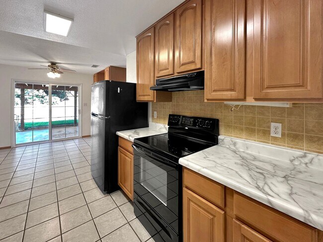 Building Photo - Charming 4BD/2BA House in San Carlos W/ W/...