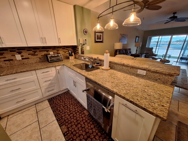 Building Photo - Beautifully upgraded Ground Floor condo wi...