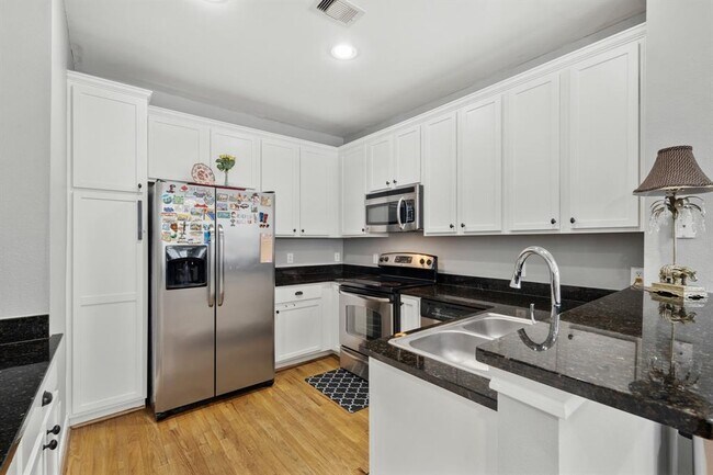Building Photo - 3001 Murworth Dr