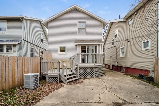 Building Photo - 3606 Leybourn Ave