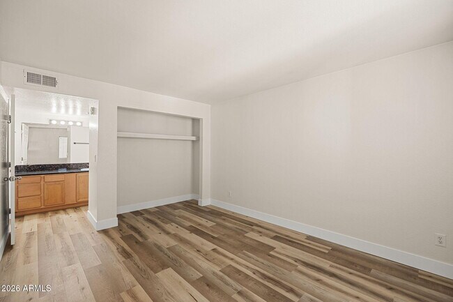Building Photo - 740 W Elm St