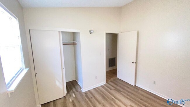 Building Photo - 3203 Delisa Cir NW