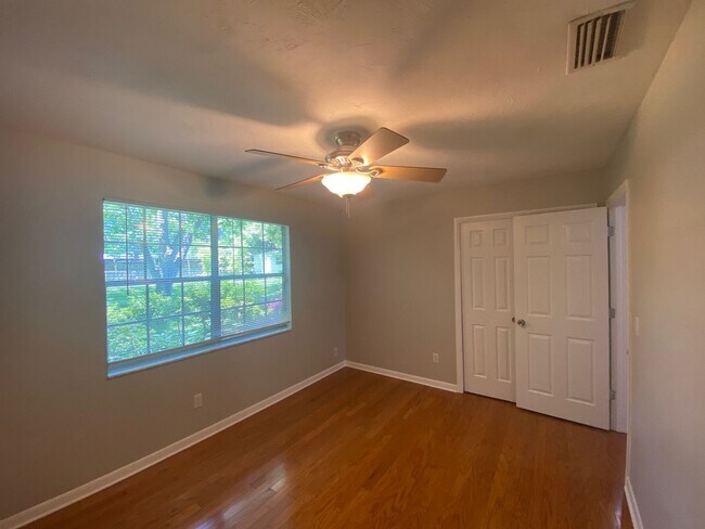 Building Photo - 2408 Dundee Dr