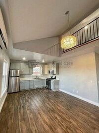 Building Photo - 643 S 31st St