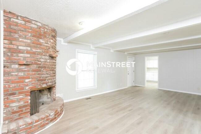 Building Photo - 4 Bedroom Pet-Friendly Home in Kansas City, MO with Main Street Renewal