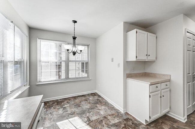 Building Photo - 1301 Sheridan Pl